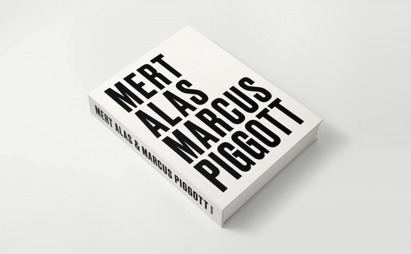 MERT ALAS ＆ MARCUS PIGGOTT Mert Alas and Marcus Piggott. TASCHEN Books