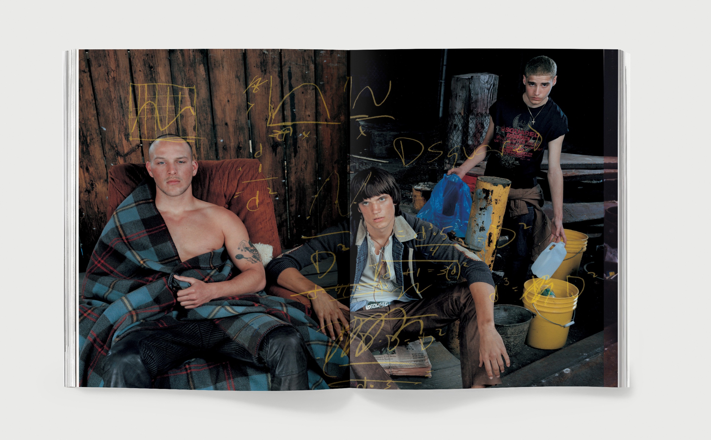 DSQUARED2 ボディバッグ オリーブグリーン☆美品☆ ボディバッグ D SQUARED2(ディースクエアード) メンズ - 海外通販のBUYMA