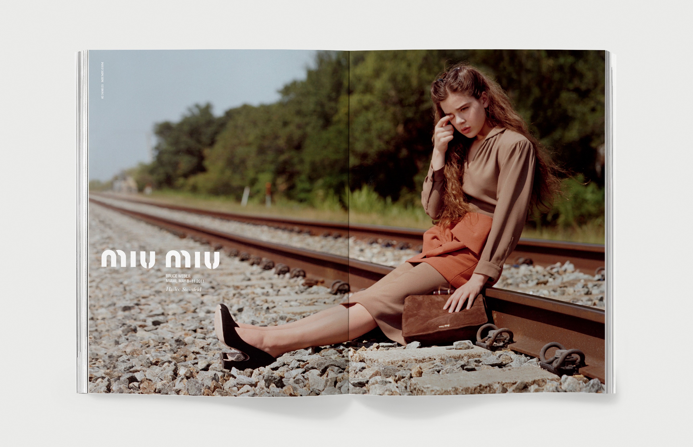 MIU12101_MIUMIU_FW_2012_ADV_DP